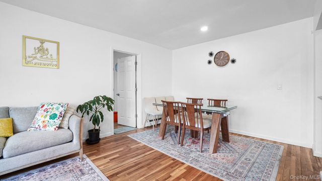 91 Mohawk Avenue, Deer Park, NY 11729