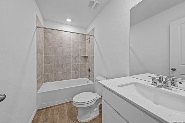 16035 Mahogany Way, Elmendorf, TX 78112