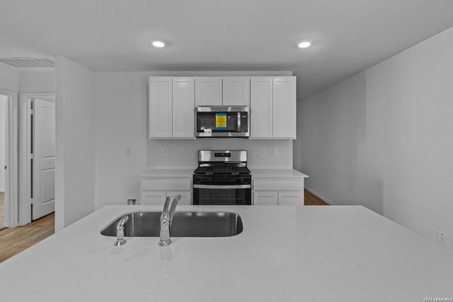 16035 Mahogany Way, Elmendorf, TX 78112