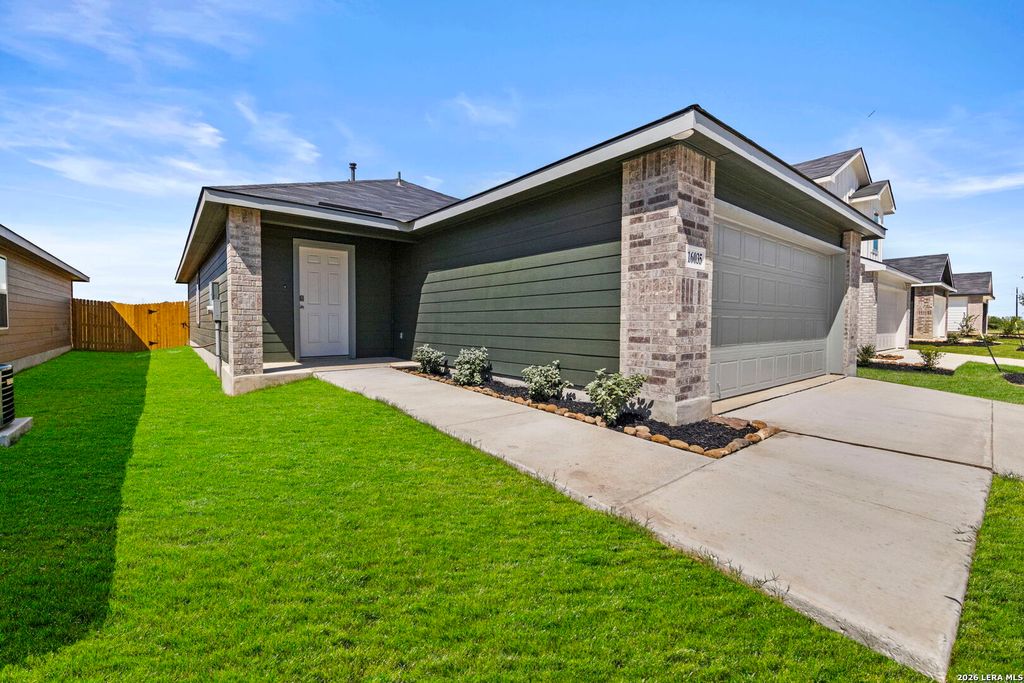 16035 Mahogany Way, Elmendorf, TX 78112