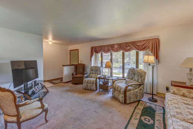 9500 Lilac Lane, Munster, IN 46321