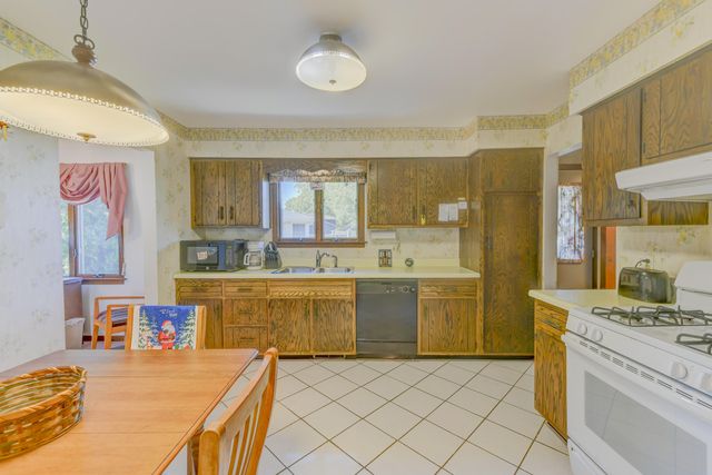 9500 Lilac Lane, Munster, IN 46321