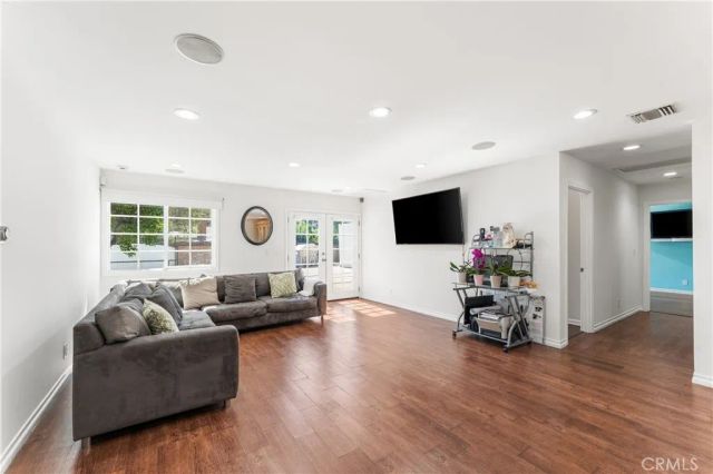 7222 Fallbrook Avenue, West Hills, CA 91307