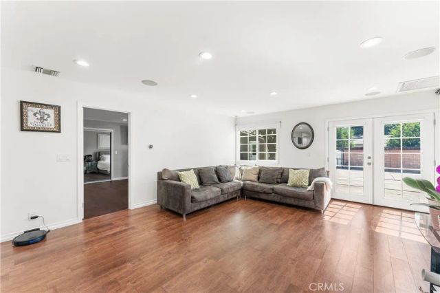 7222 Fallbrook Avenue, West Hills, CA 91307