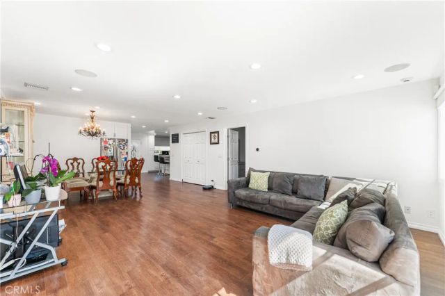 7222 Fallbrook Avenue, West Hills, CA 91307