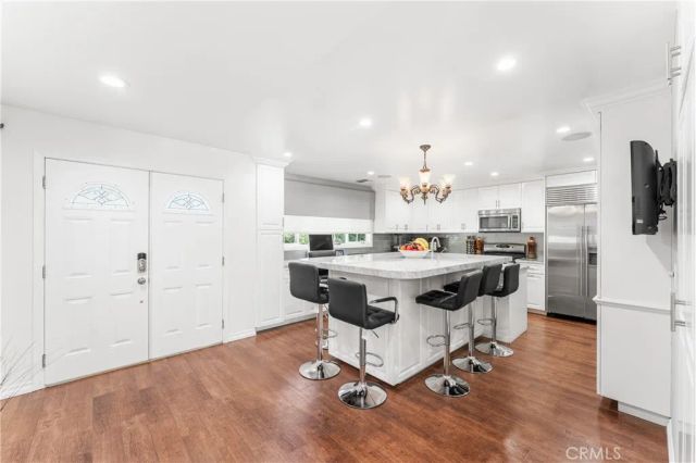7222 Fallbrook Avenue, West Hills, CA 91307