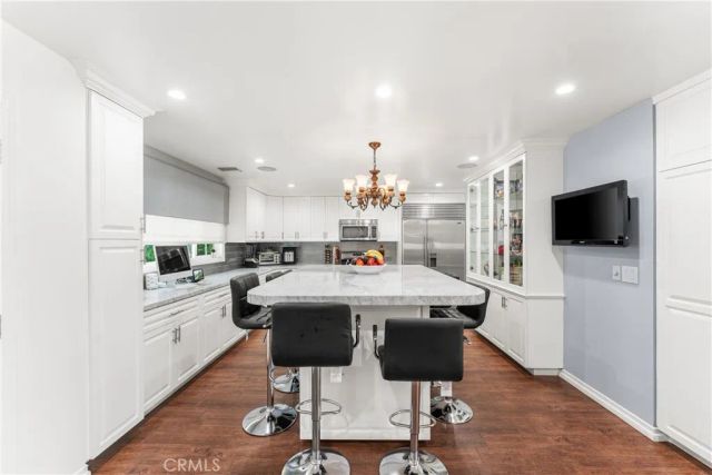 7222 Fallbrook Avenue, West Hills, CA 91307