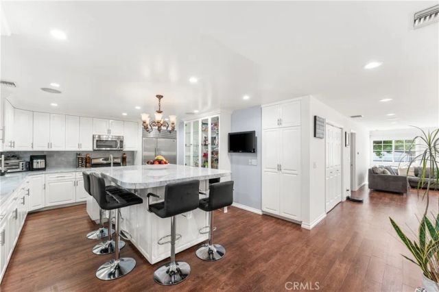 7222 Fallbrook Avenue, West Hills, CA 91307