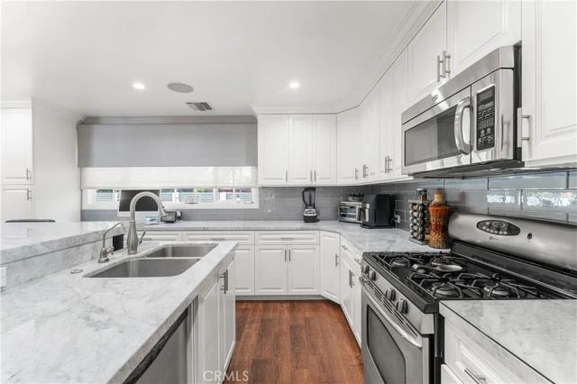 7222 Fallbrook Avenue, West Hills, CA 91307