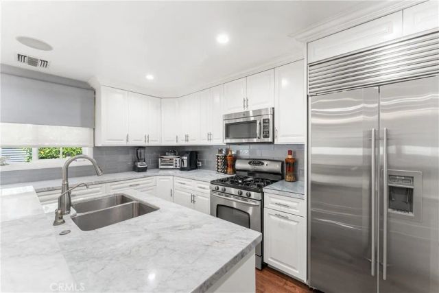 7222 Fallbrook Avenue, West Hills, CA 91307