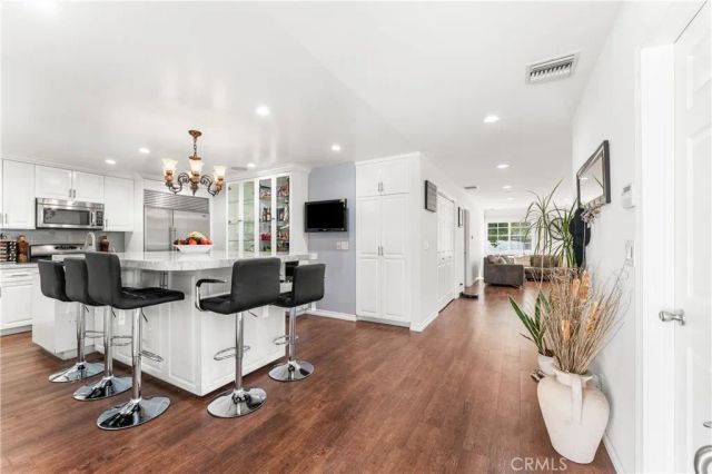 7222 Fallbrook Avenue, West Hills, CA 91307
