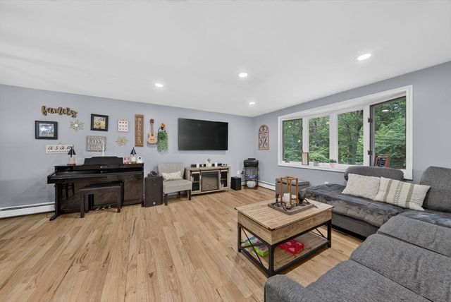 112 Bond Rd, Charlton, MA 01507