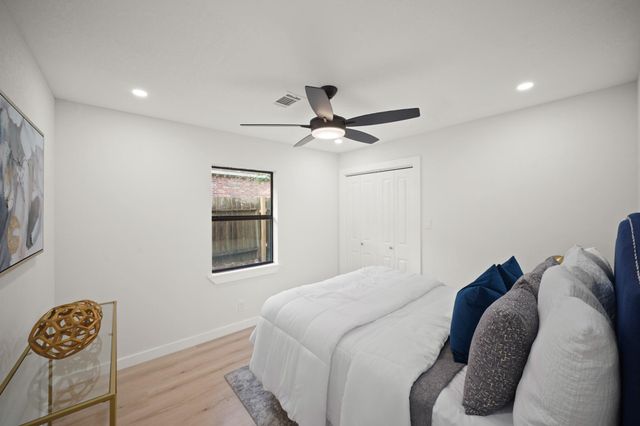 4813 Hummingbird Street, Houston, TX 77035