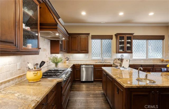 19 Calle Estilo Nuevo, San Clemente, CA 92673