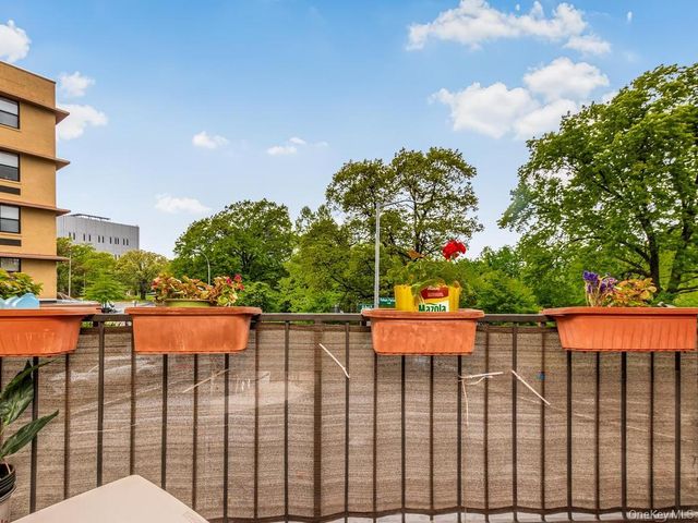 1874 Pelham Parkway S 2P, Bronx, NY 10461