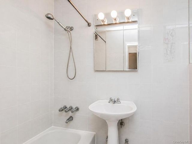 1874 Pelham Parkway S 2P, Bronx, NY 10461