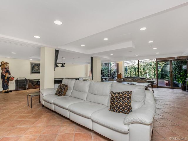 1874 Pelham Parkway S 2P, Bronx, NY 10461