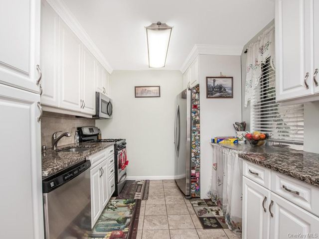 1874 Pelham Parkway S 2P, Bronx, NY 10461