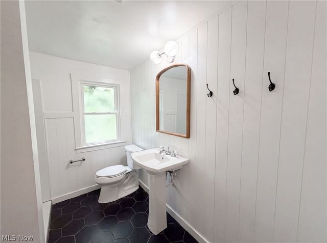 1384 Ford Road, Cleveland, OH 44124