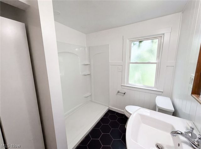 1384 Ford Road, Cleveland, OH 44124
