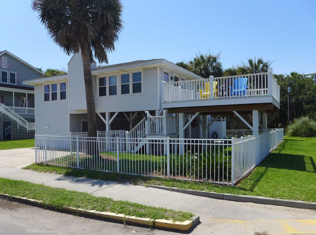 1001 Palmetto Boulevard, Edisto Island, SC 29438