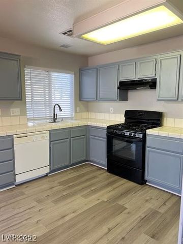 6532 Moon Roses Court, Las Vegas, NV 89108