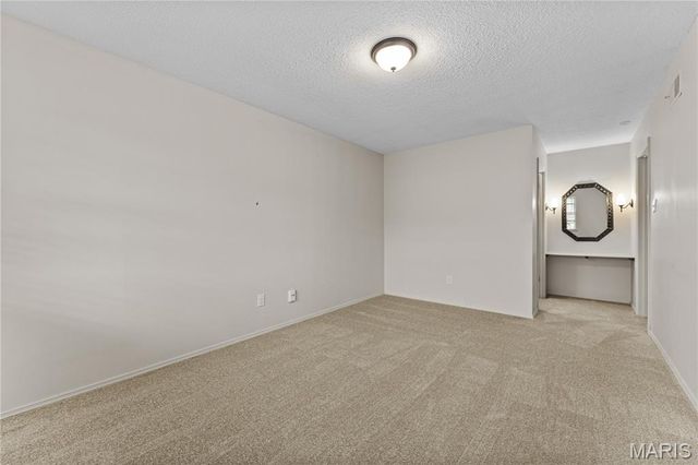 11709 Casa Grande Drive E, St Louis, MO 63146