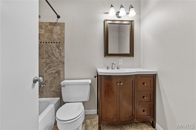 11709 Casa Grande Drive E, St Louis, MO 63146