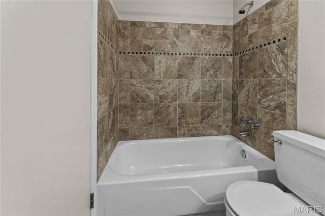 11709 Casa Grande Drive E, St Louis, MO 63146