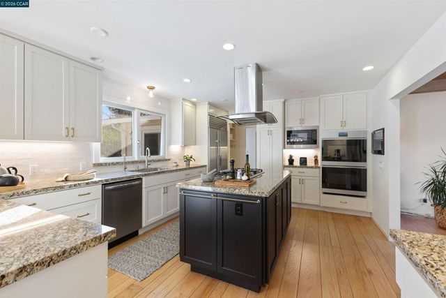 15 15 Aspinwall Ct, Orinda, CA 94563