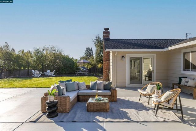 15 15 Aspinwall Ct, Orinda, CA 94563