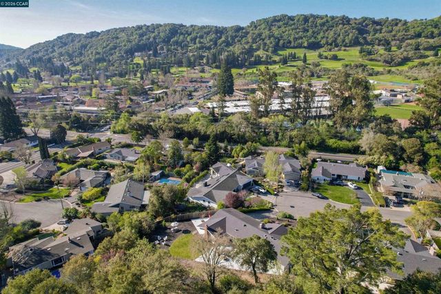 15 15 Aspinwall Ct, Orinda, CA 94563