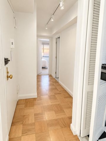 153 East 57th St 21B, New York (manhattan), NY 10022