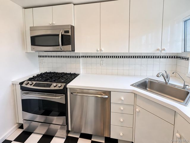 153 East 57th St 21B, New York (manhattan), NY 10022
