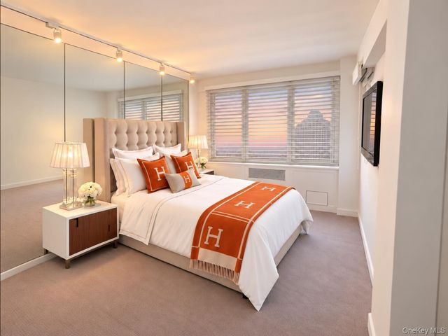 153 East 57th St 21B, New York (manhattan), NY 10022