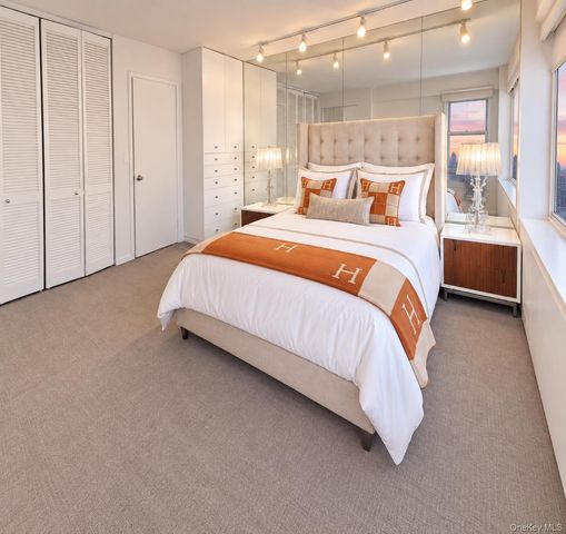 153 East 57th St 21B, New York (manhattan), NY 10022