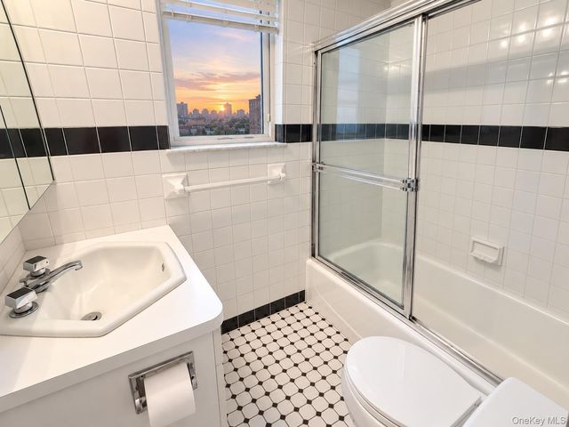 153 East 57th St 21B, New York (manhattan), NY 10022