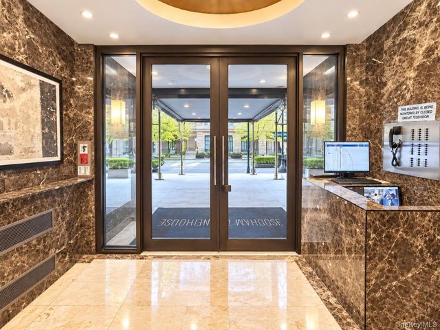 153 East 57th St 21B, New York (manhattan), NY 10022