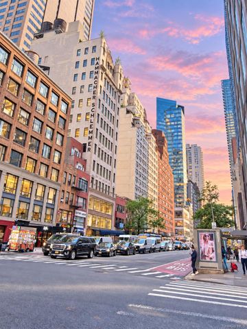 153 East 57th St 21B, New York (manhattan), NY 10022