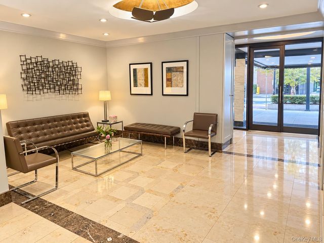 153 East 57th St 21B, New York (manhattan), NY 10022