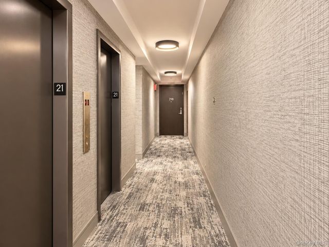 153 East 57th St 21B, New York (manhattan), NY 10022