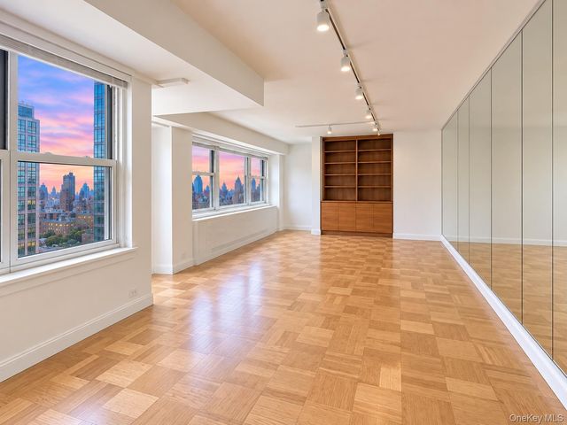 153 East 57th St 21B, New York (manhattan), NY 10022