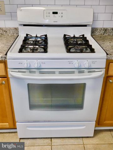 66 CHATHAM CT, Hightstown, NJ 08520