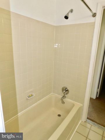 66 CHATHAM CT, Hightstown, NJ 08520