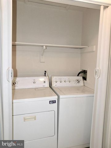 66 CHATHAM CT, Hightstown, NJ 08520
