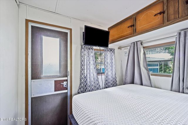 80 Hollow Log Tr, Crossville, TN 38572