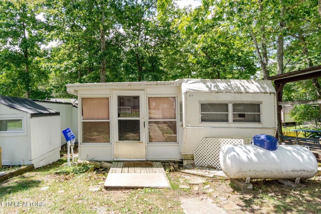 80 Hollow Log Tr, Crossville, TN 38572