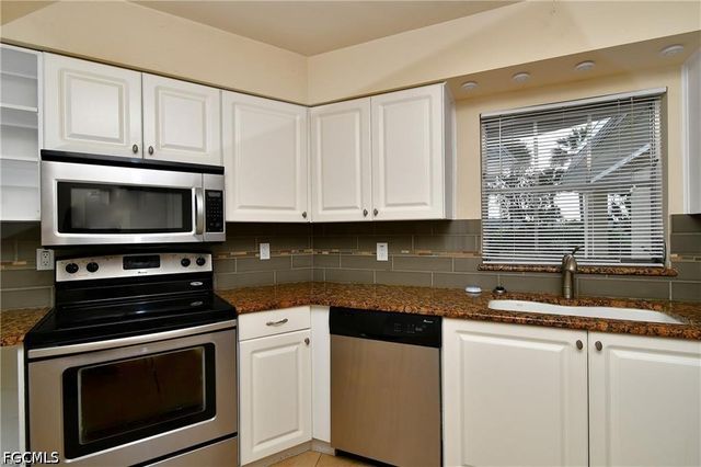 9 Park Lane CIR, Lehigh Acres, FL 33936