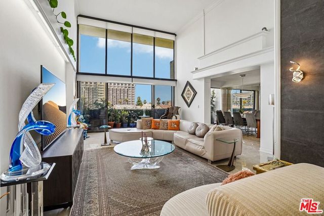 325 N Oakhurst Drive PH2, Beverly Hills, CA 90210