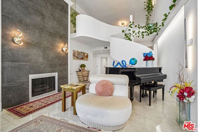 325 N Oakhurst Drive PH2, Beverly Hills, CA 90210